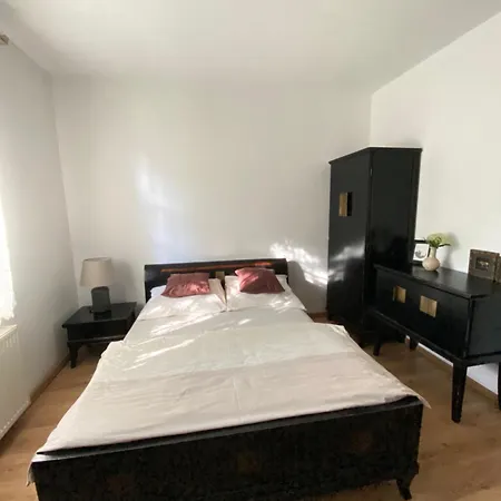Dom Na Mazurach Nad Jeziorem بيت للعطل