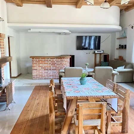 Dom Na Mazurach Nad Jeziorem بيت للعطل